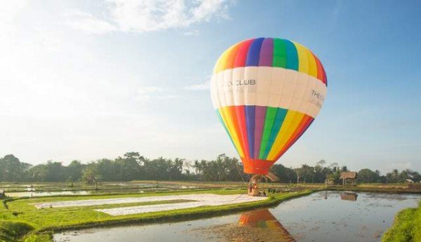 Hot Air Balloon Tour with Dining at The Chedi Club Ubud Bali
